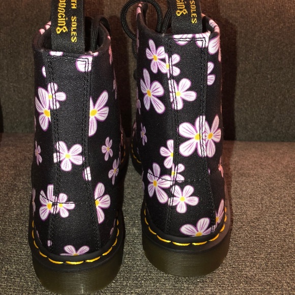 NWOB Dr. Martens Page Meadow Flower Canvas Boots - Picture 7 of 8